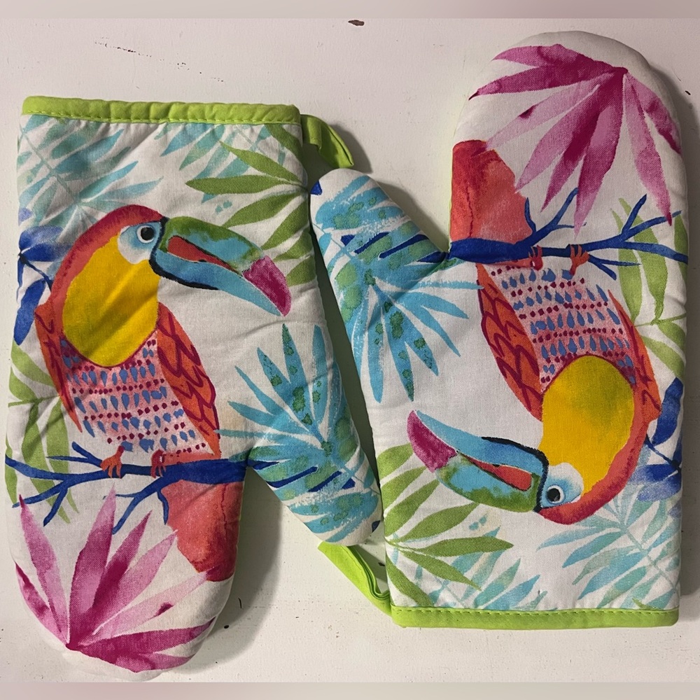 Set of 2 Pot holders Oven Mitts Tropical Beach Island Toucan Bird Floral Green